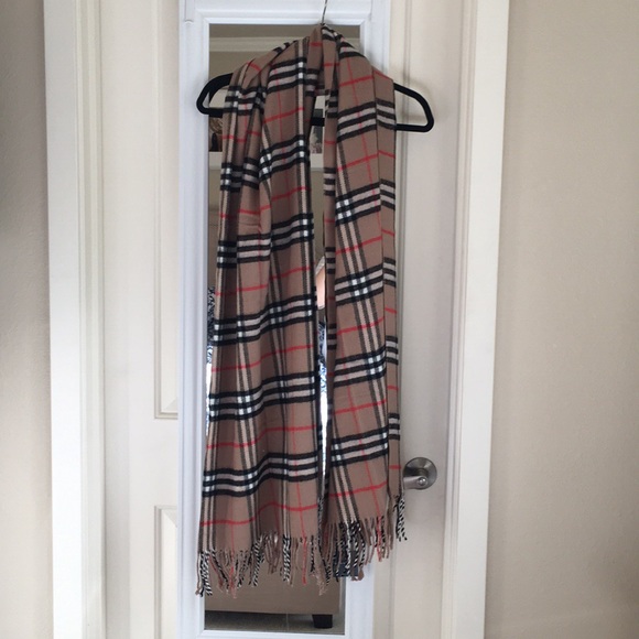 Burberry Accessories - [NWT] Burberry Classic CDSC Shawl/Scarf